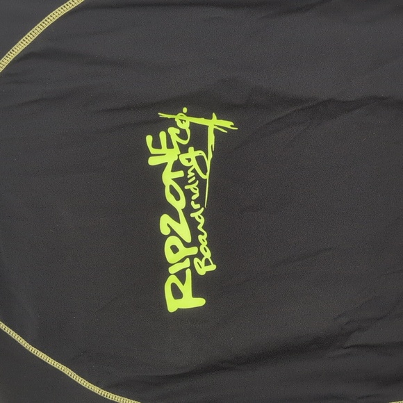 BLACK RIPZONE RASHGUARD TOP SIZE MEDIUM - Picture 2 of 5